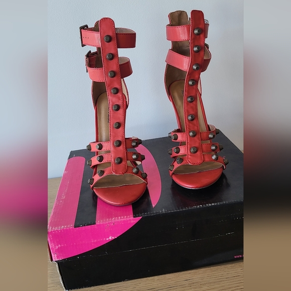 Michael Antonio Juilee Coral - Picture 4 of 13